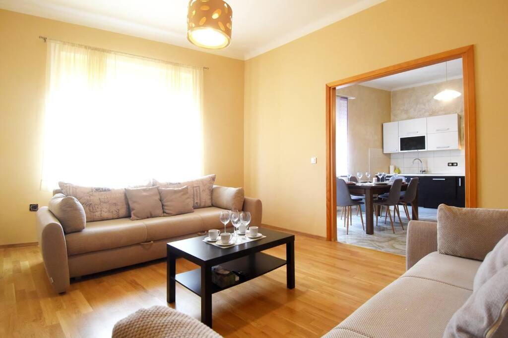 Apartament Iris -odlicno Mjesto U Centru Pule Pula